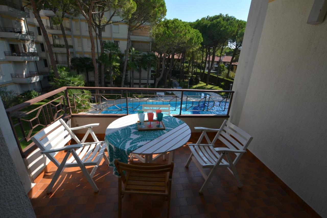 Ferienwohnung Lignano With Pool Lignano Sabbiadoro Exterior foto