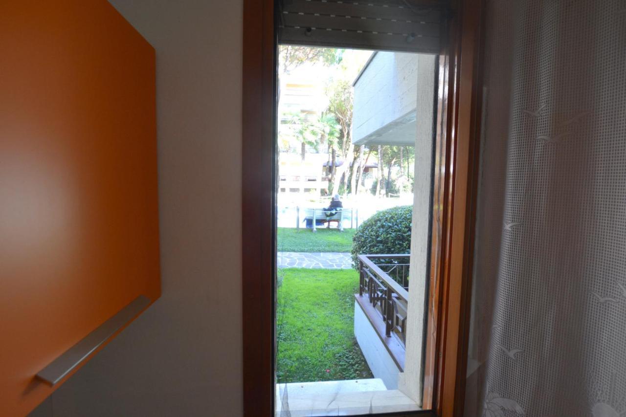 Ferienwohnung Lignano With Pool Lignano Sabbiadoro Exterior foto