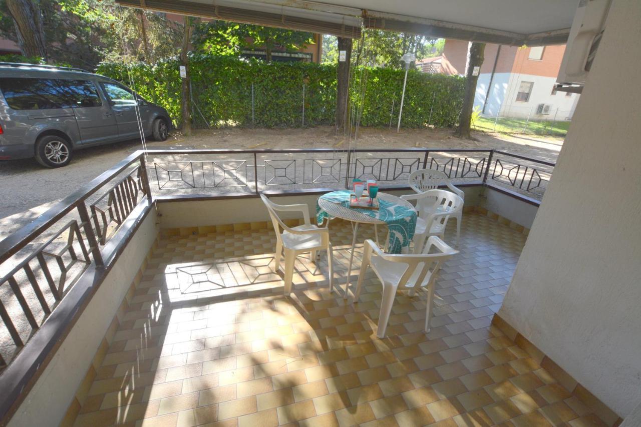 Ferienwohnung Lignano With Pool Lignano Sabbiadoro Exterior foto