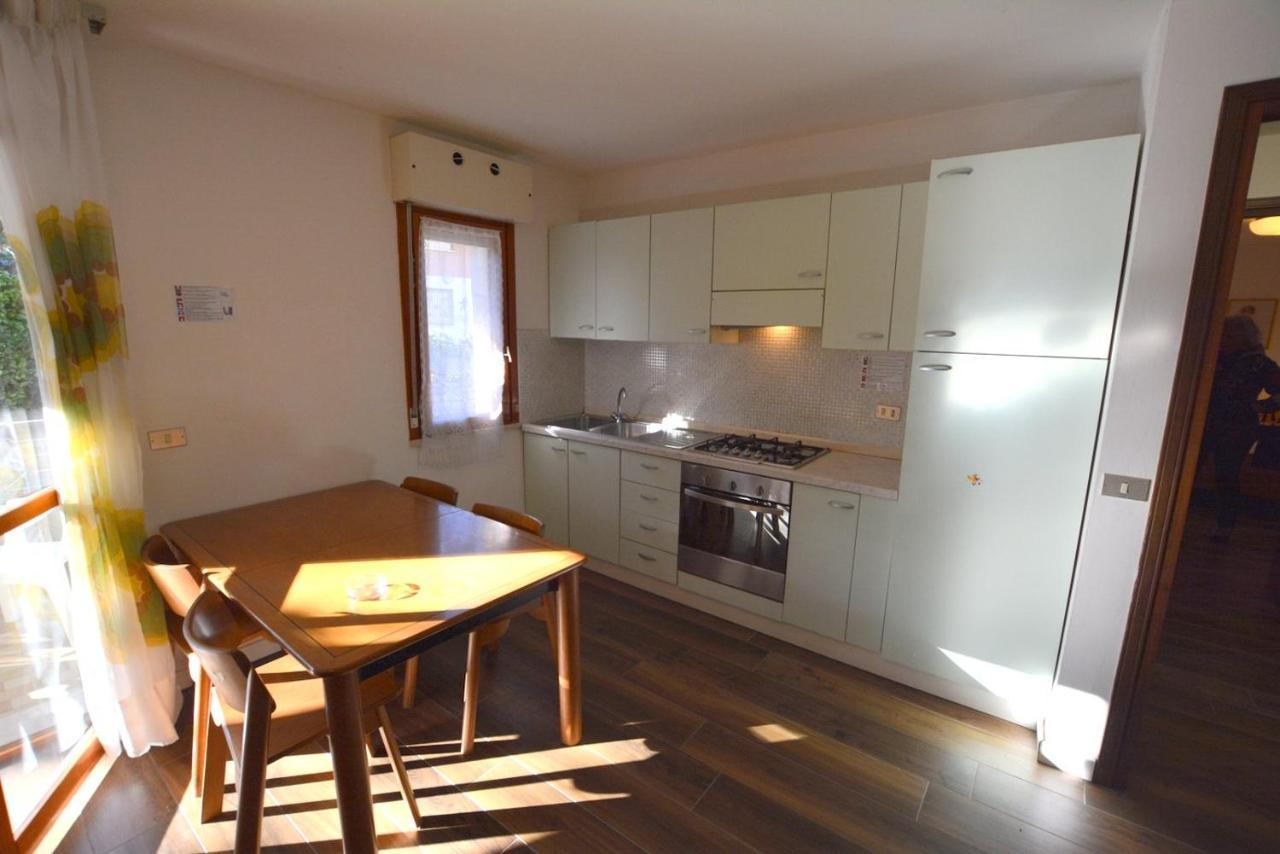 Ferienwohnung Lignano With Pool Lignano Sabbiadoro Exterior foto
