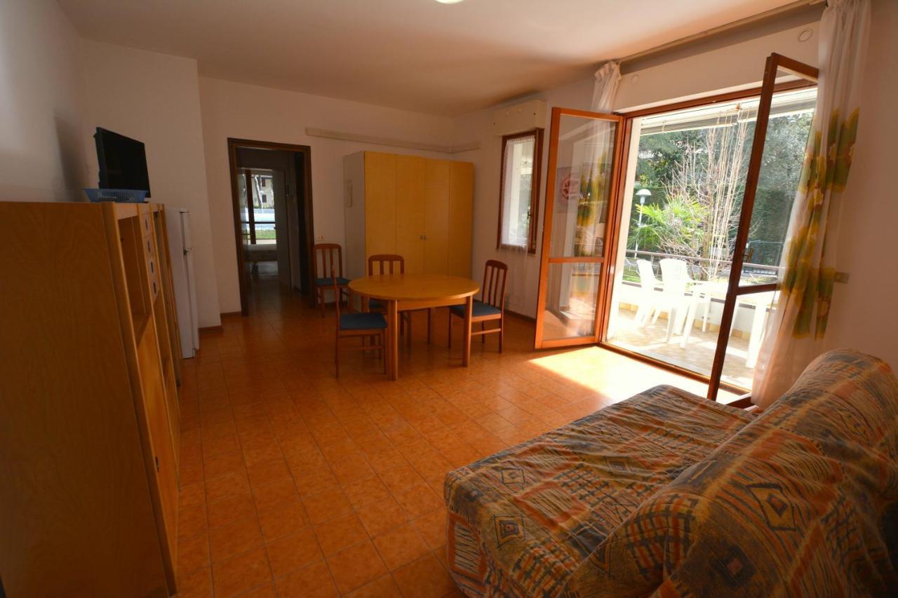 Ferienwohnung Lignano With Pool Lignano Sabbiadoro Exterior foto
