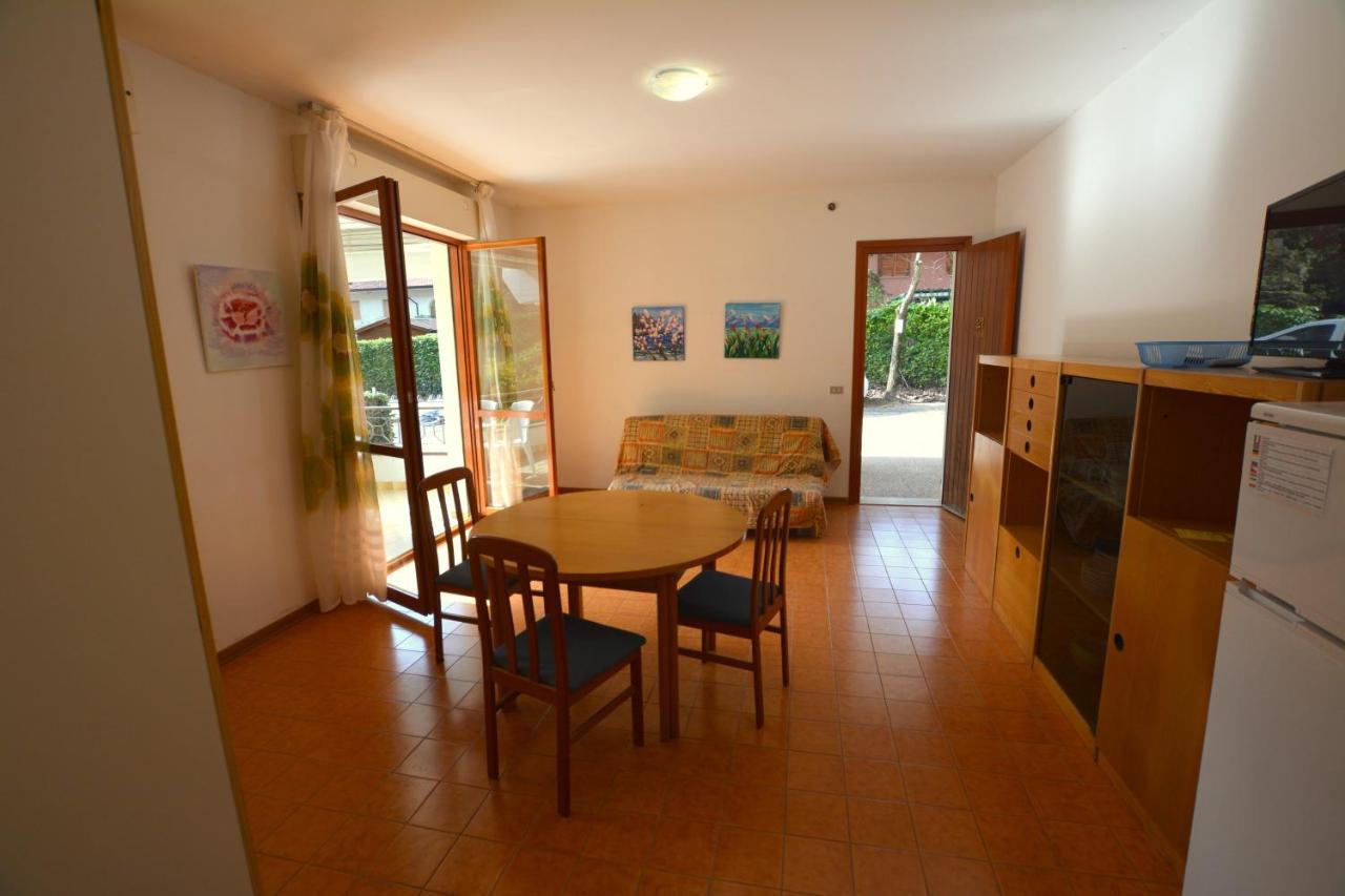 Ferienwohnung Lignano With Pool Lignano Sabbiadoro Exterior foto